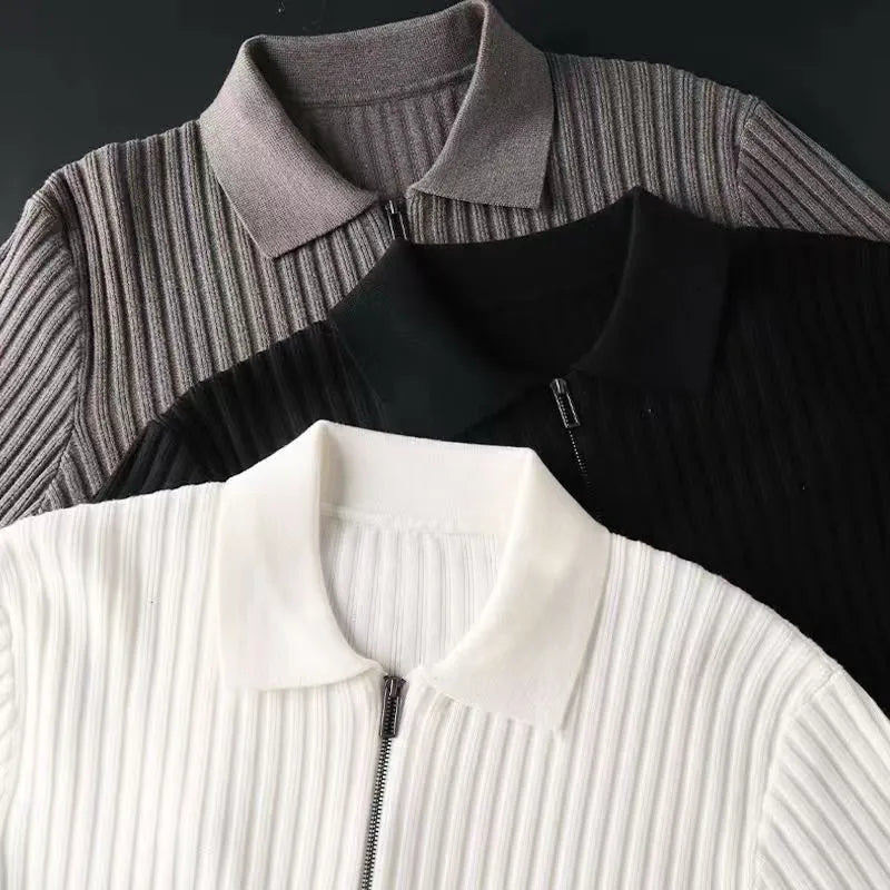 Elegante jersey con cremallera y diseño a rayas