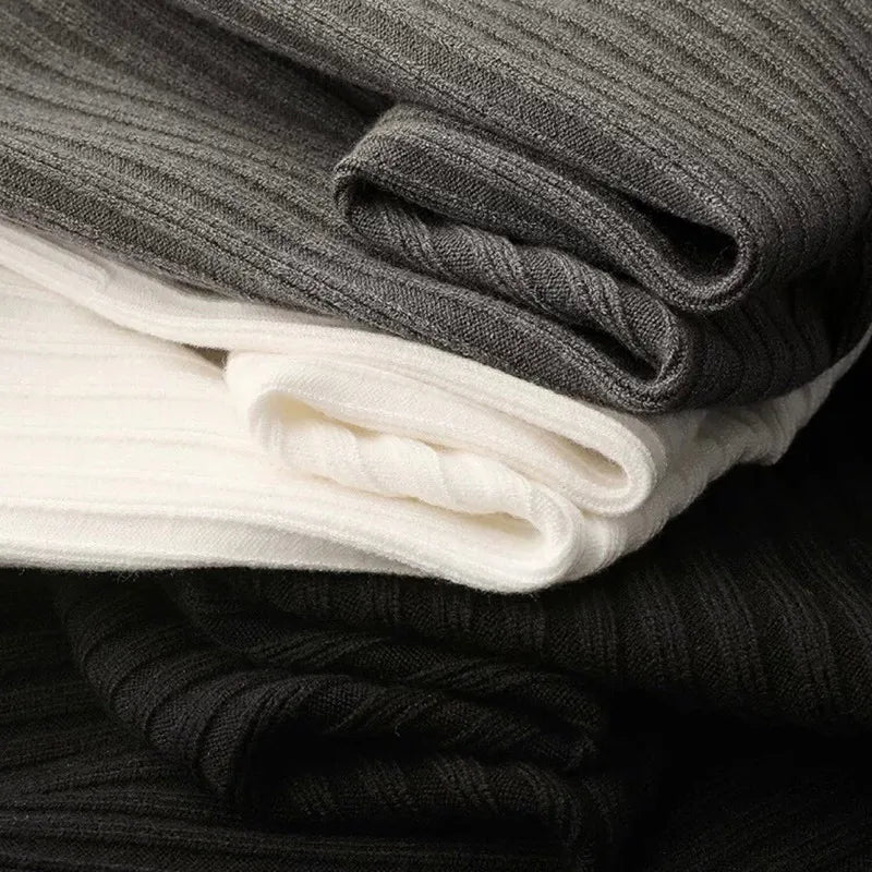 Elegante jersey con cremallera y diseño a rayas